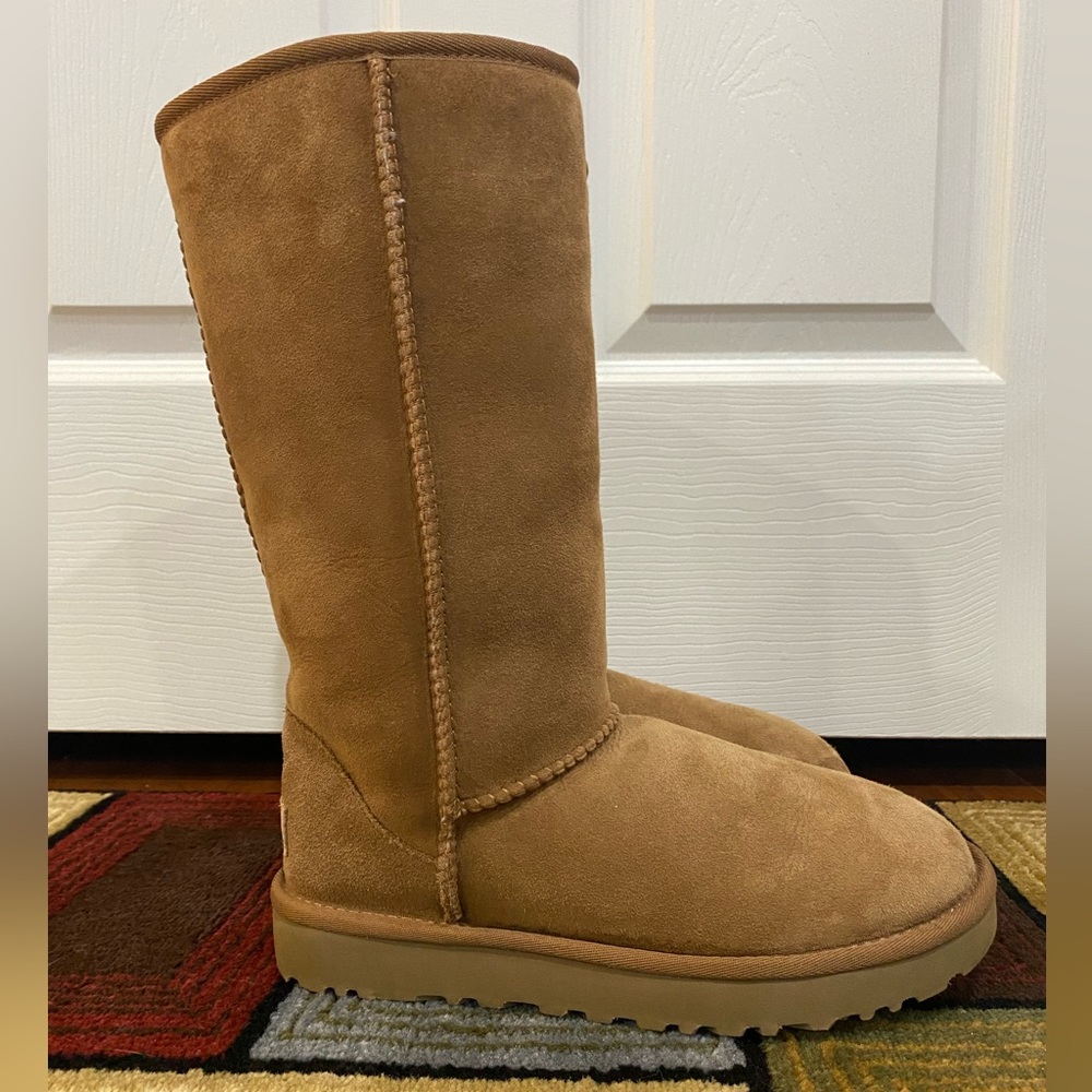 Tall Chestnut Uggs Size 7